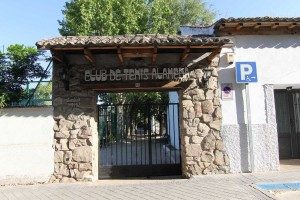 Entrada del Club de Tenis Alameda, donde está la consulta